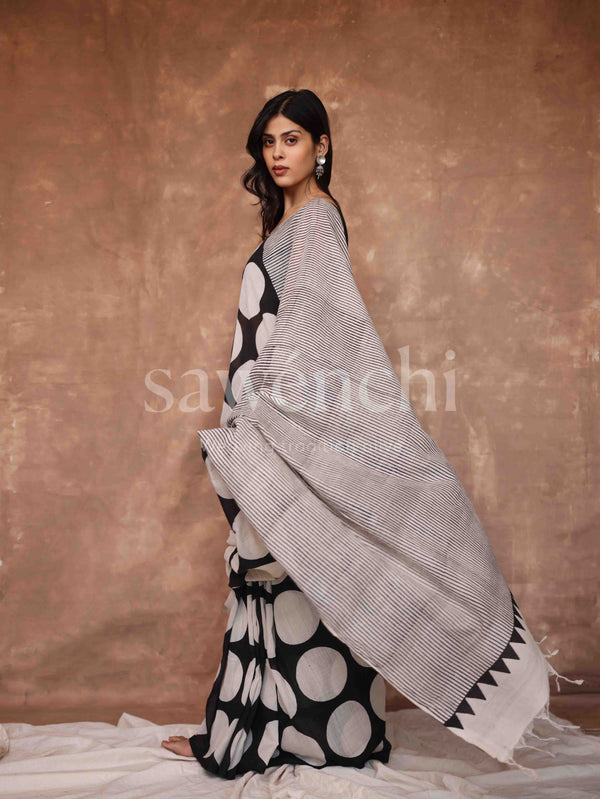 Cavi - Handloom Mul Cotton Saree